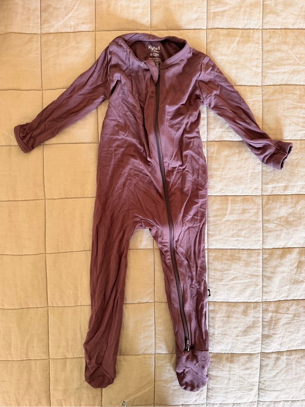 Kyte Baby Zippered Footie in Plum. 6-12 MO.
